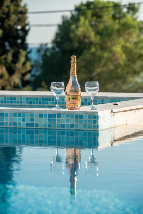 Villa Costamare - Enjoy Lazy Days On The Private Pool-Jacuzzi Pefki المظهر الخارجي الصورة