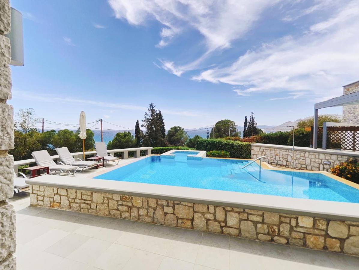 Villa Costamare - Enjoy Lazy Days On The Private Pool-Jacuzzi Pefki المظهر الخارجي الصورة