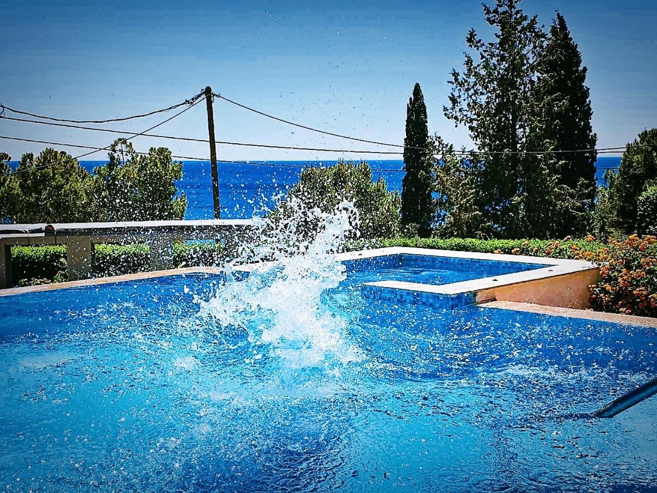 Villa Costamare - Enjoy Lazy Days On The Private Pool-Jacuzzi Pefki المظهر الخارجي الصورة