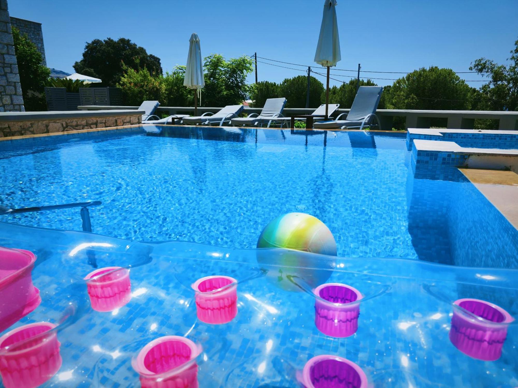 Villa Costamare - Enjoy Lazy Days On The Private Pool-Jacuzzi Pefki المظهر الخارجي الصورة