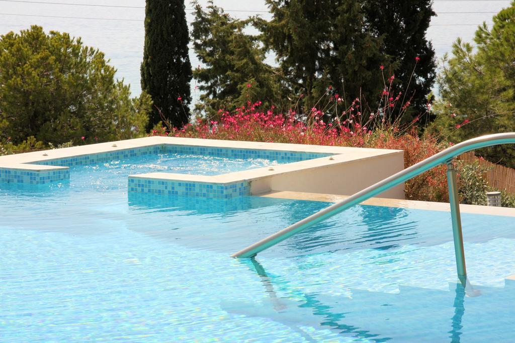 Villa Costamare - Enjoy Lazy Days On The Private Pool-Jacuzzi Pefki الغرفة الصورة